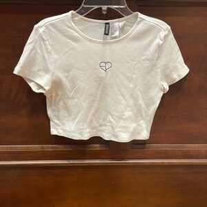 White H&M cropped heart tee #croptop